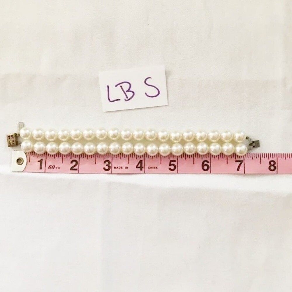 Tammey Jewels Double Synthetic Pearl Bracelet Signed - Picture 6 of 7